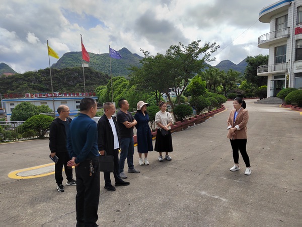 卞先榮  市人大法工委主任、劉啟菊  市人大財(cái)經(jīng)委主任等調(diào)研.jpg