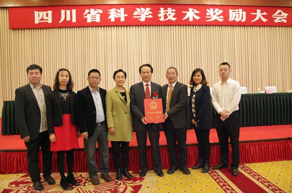 “好醫(yī)生”中藥大品種康復(fù)新液系統(tǒng)創(chuàng)新及產(chǎn)業(yè)化關(guān)鍵技術(shù)研究應(yīng)用項目獲得省科技進步一等獎。